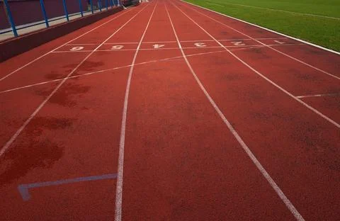 Red athletic track treadmill at the stadium with the numbering. Stock-Fotos