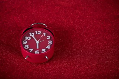 Red background image and beautiful red alarm clock Concept, time, date 스톡 사진