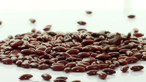 Red bean falling. 库存影片 89612248