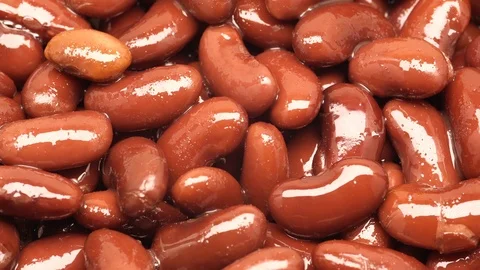 Red beans on rotating stand in UHD Stockbeeldmateriaal 95316551