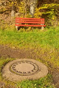 Red bench and gully Foto stock