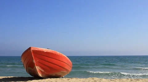 Red boat on beach 스톡 동영상 38097694