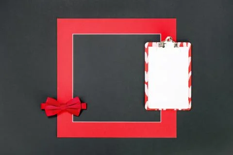 Red bow tie and note pad flat lay for 14 February date Foto stock