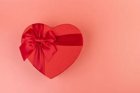 Red box in shape of heart. Gift box for Valentine's Day. Isolated on pink bac Foto stock