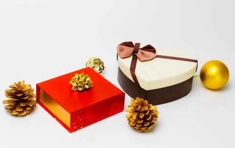 Red box on white background, heart shaped box with grey bag on white baground 库存照片