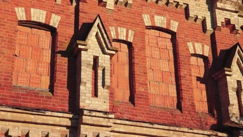 Red-brick building, with white bricks, loopholes in the form of a cross Vidéo 163679231