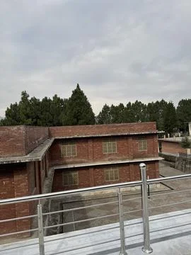 Red Brick Campus View Under Overcast Sky Stock-Fotos