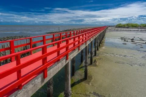 The red bridge and cloudy blue sky background Stock-Fotos