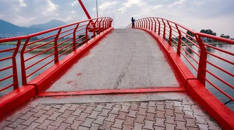 Red bridge on a lake Foto stock
