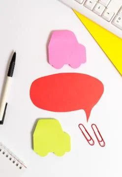 Red bubble copy space paper on the table with clock. Business concept with empty Foto stock