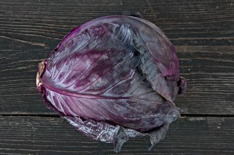 Red cabbage on the table Foto stock