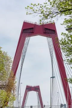 Red cable bridge against sky Stockfoto's