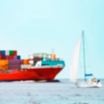 Red cargo ship - blurred image 库存照片