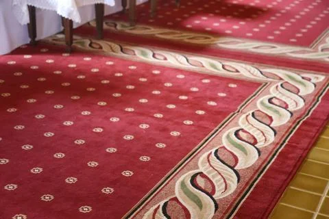A red carpet with a decorative border, featuring a patterned design in a tr.. Foto stock