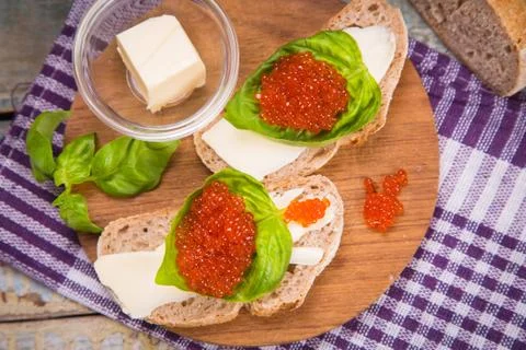 Red caviar on bread Foto stock