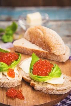 Red caviar on bread Foto stock
