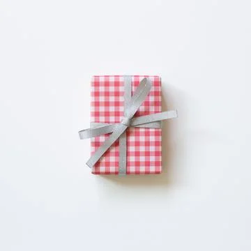 Red check pattern gift box isolated on white background Foto stock