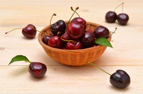 Red cherries in a basket Foto stock