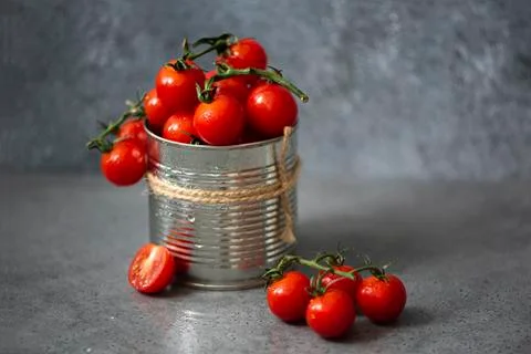 Red cherry tomatoes in a jar Foto stock