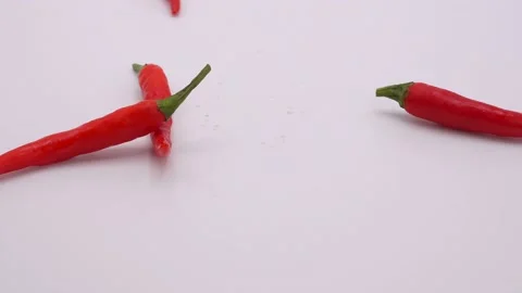 Red Chili's fall on white background. 库存影片 191717474