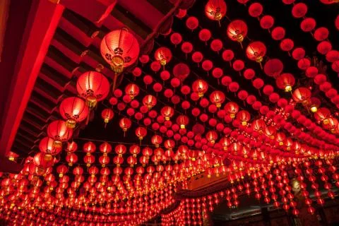 Red chinese lanterns in rows Fotos de archivo