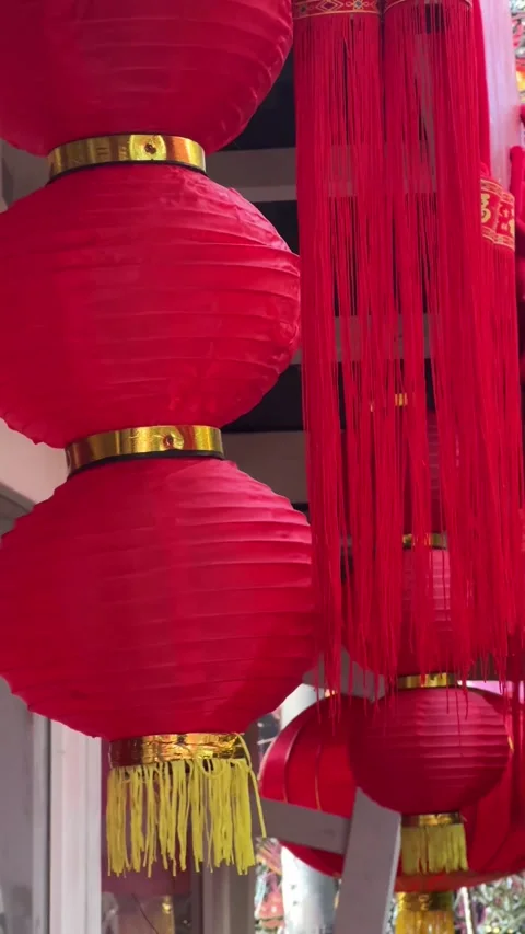Red Chinese lanterns swaying in the wind Stock Footage 305659288