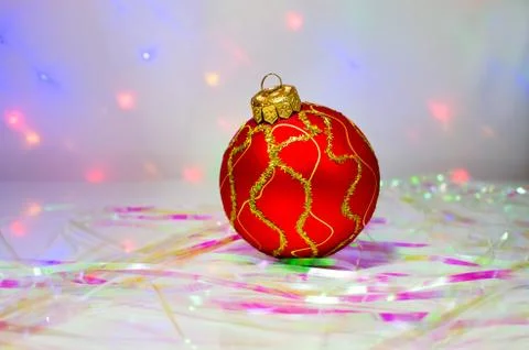 Red Christmas ball on the table Foto stock