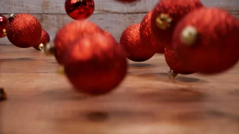 Red christmas balls falling - slow motion 스톡 동영상 99657298