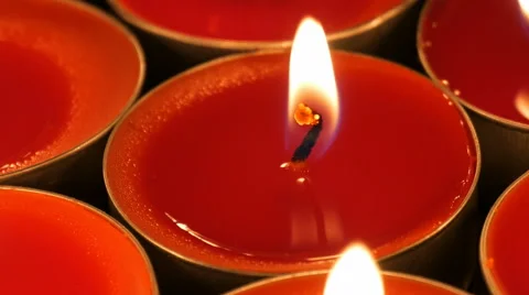 Red Christmas candles macro, camera pans slowly to the right Видео 58672118