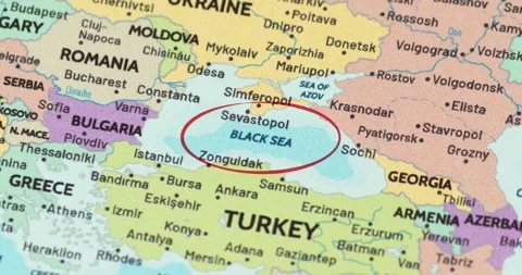 Red circle marking the black sea region on a modern political world map Vídeos de archivo 348178034