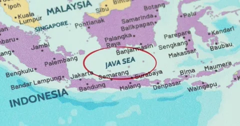 Red circle marking the java sea region on a modern political world map Vidéo 348178267