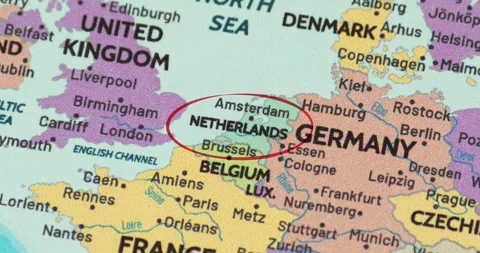Red circle marking to netherlands on a modern political world map Видео 348178768