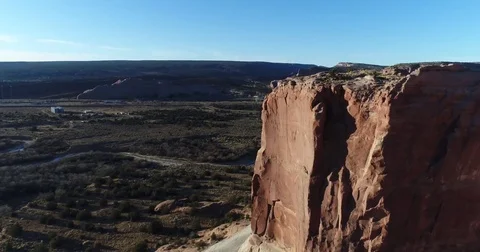 Red cliff's edge Stockbeeldmateriaal 84328942