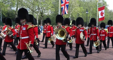 Red-coated guards marching band parade on The Mall in London. Stock Footage 321018654