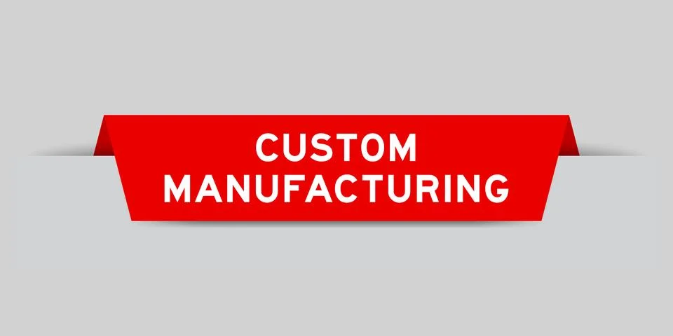 Red color inserted label with word custom manufacturing on gray background Illustrazione stock
