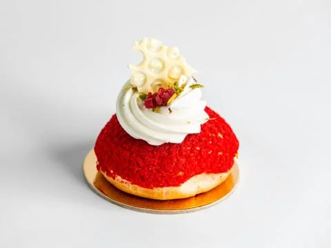 Red cookie with cream on the table Stock Photos