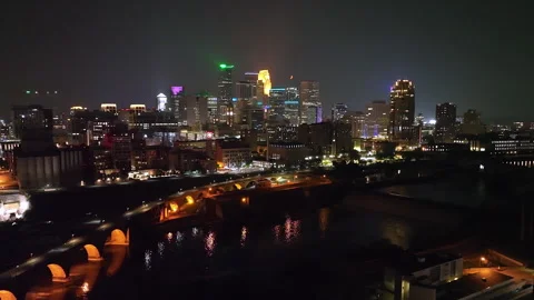 Red crescent moon hanging over downtown Minneapolis skyline, night aerial Vídeo Stock 249049533