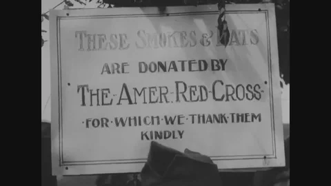 Red cross nurses distribute smokes and eats to the soldiers - 1918 Vídeo Stock 99963010