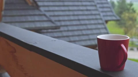 Red Cup of coffee or tea Steaming in Rainy Outdoors. SLOW MOTION 120 fps. 스톡 동영상 66756627
