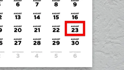 Red cursor highlighting August 23rd on a 2026 wall calendar page Vídeos de archivo 339771973