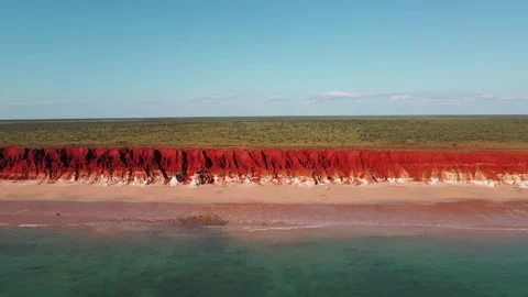 Red Dirt Cliffs Meet Turquoise Blue Ocean James Price Point Western Australia Vidéo 276437617