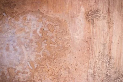 Red dirty plaster wall. Ancient background and texture. Foto stock
