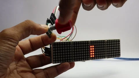 Red dot matrix display with patterns of dots moving with rotary encoder Vidéo 339018107