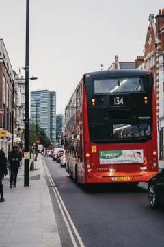 Red double decker bus and cars queuing in traffic on Tottenham Court Road, Lo Foto stock