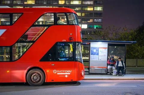 Red Double Decker Bus at St Thomas's Hospital Stock Photos