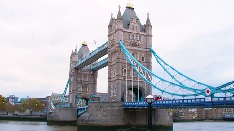 Red double decker buses pass over London Tower Bridge Stock-Footage 82802971