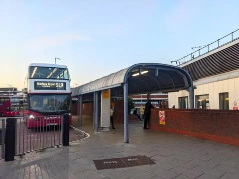 Red double-decker Superloop bus waiting at Heathrow Airport Central Bus Station Fotos de archivo