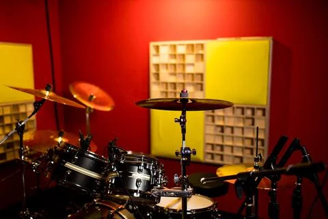 Red drums studio close-up in recording studio Foto stock