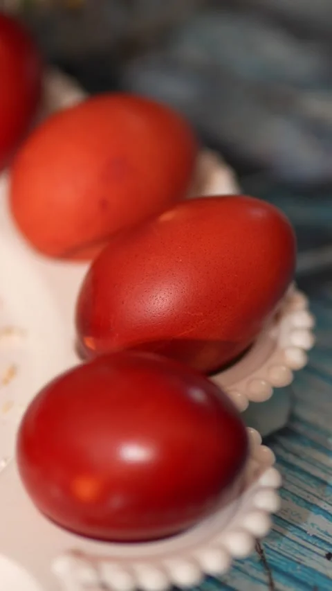 Red Easter eggs on a decorative plate with blurred background Stock Footage 332610783