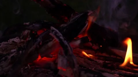 Red embers smoulder in the fire Видео 136422798